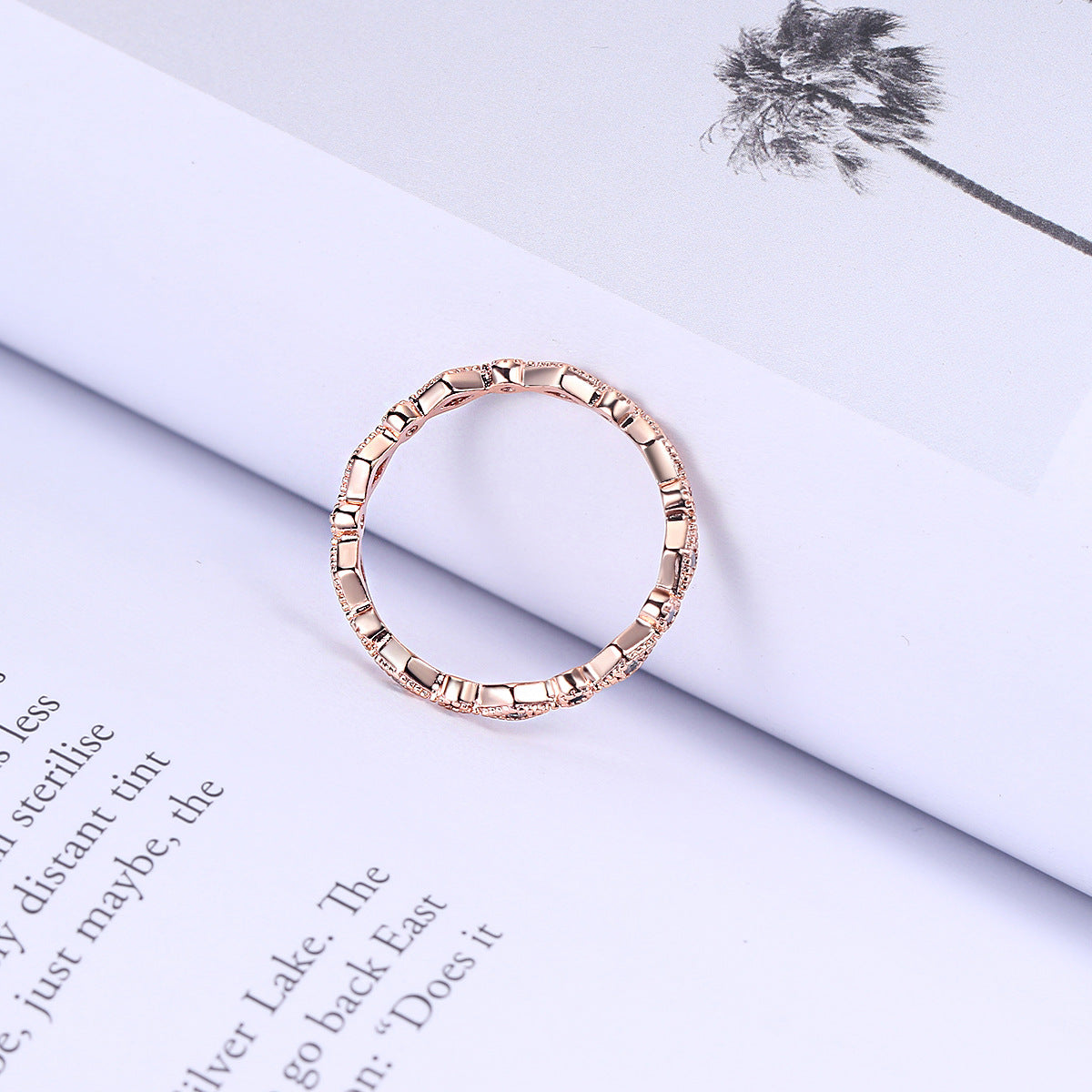 Women's Fashion Simple Inlaid Zircon Rose Gold Plated Ring